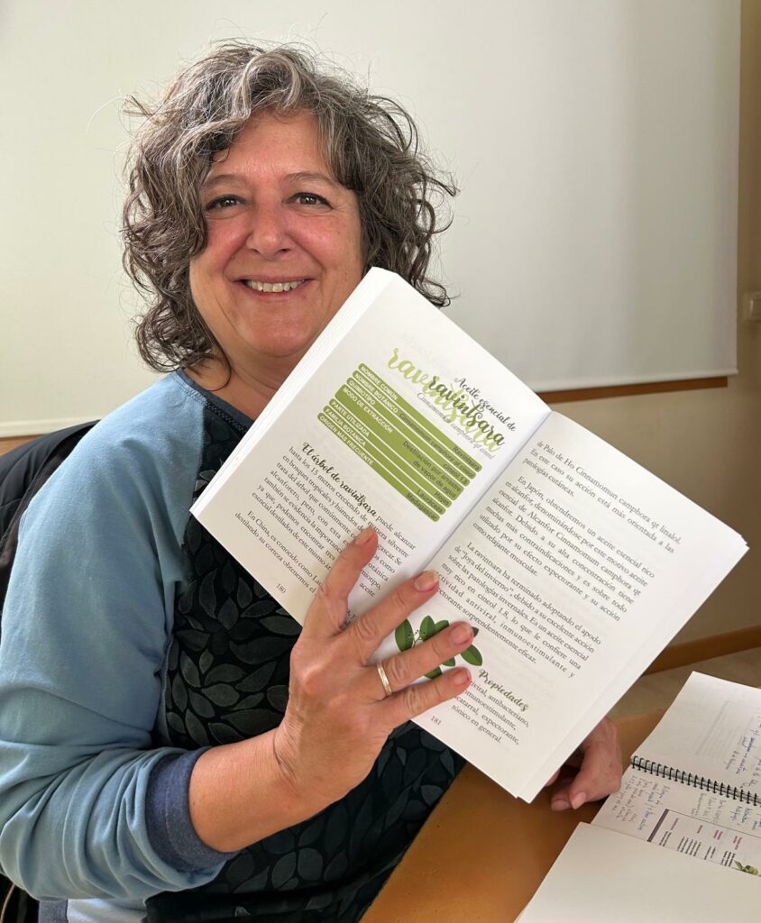 Alícia Herrera ens parla de l’oli essencial de ravintsara al Camí de les Herbes